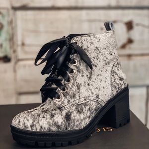 Real cowhide combat boots